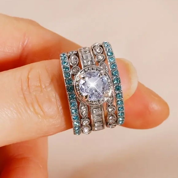 π Five-Piece Stackable Jeweled Ring Set - Versatile Elegance π - Picture 4 of 7